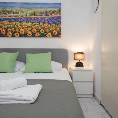 Ihost - Premuda 17 * Milano