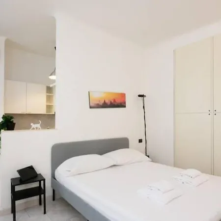 Ihost - Premuda 17 * Milán