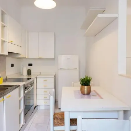 Apartment Ihost - Premuda 17 Milan